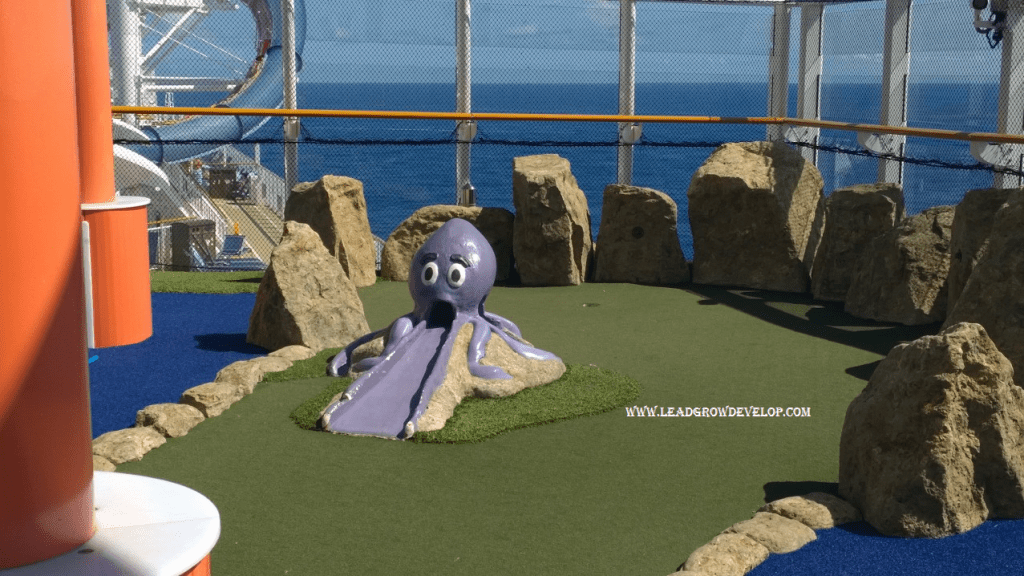 mini-putt on Norwegian Breakaway
