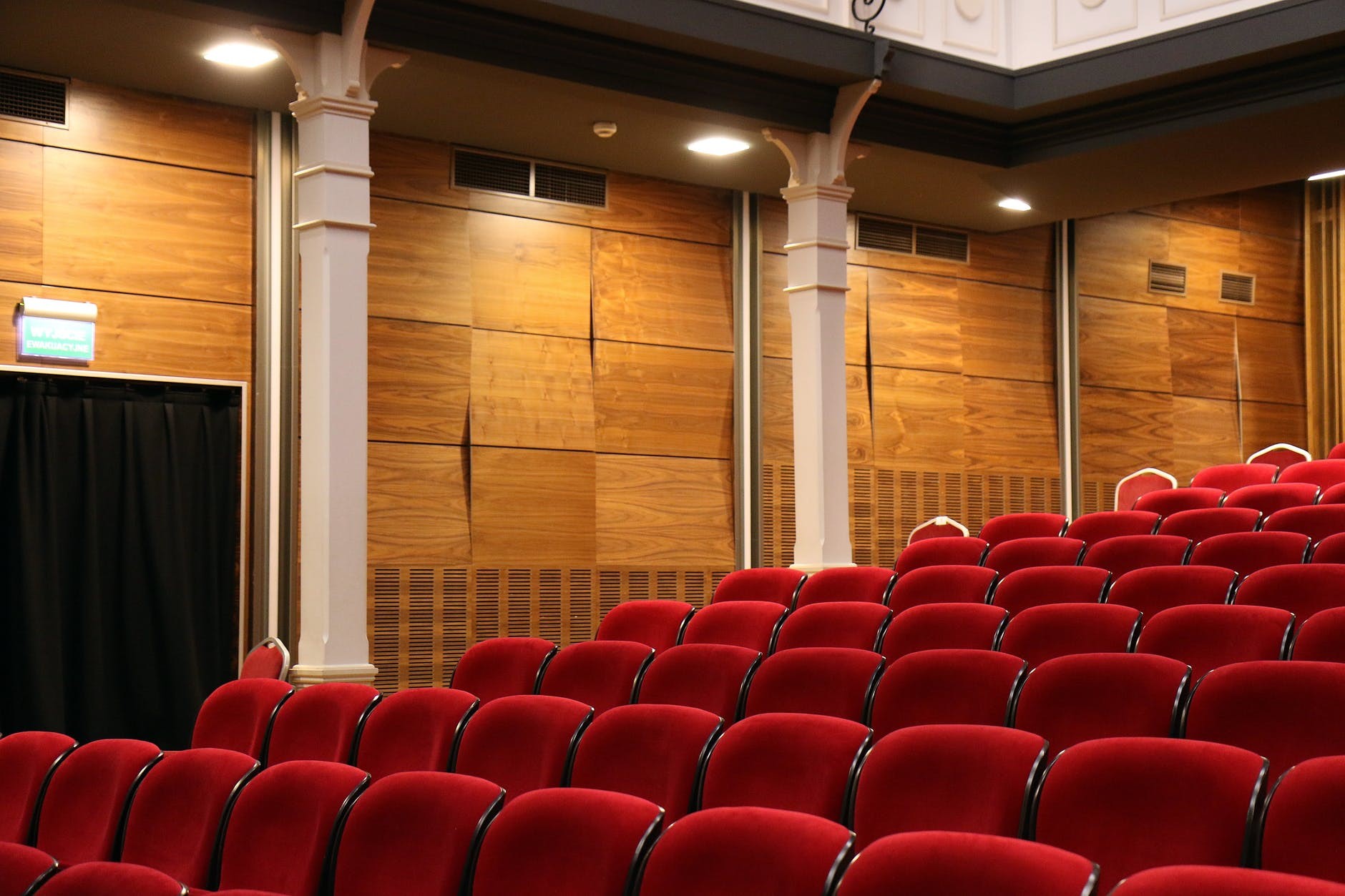 auditorium-chairs-concert-music-hall