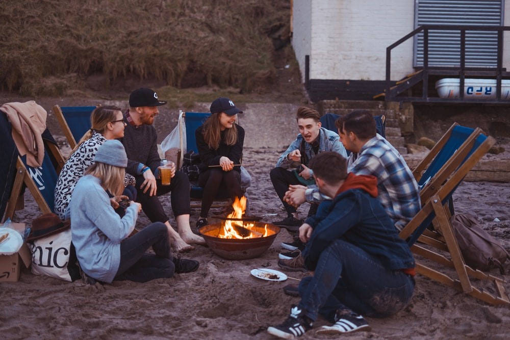 camping-friends-campfire