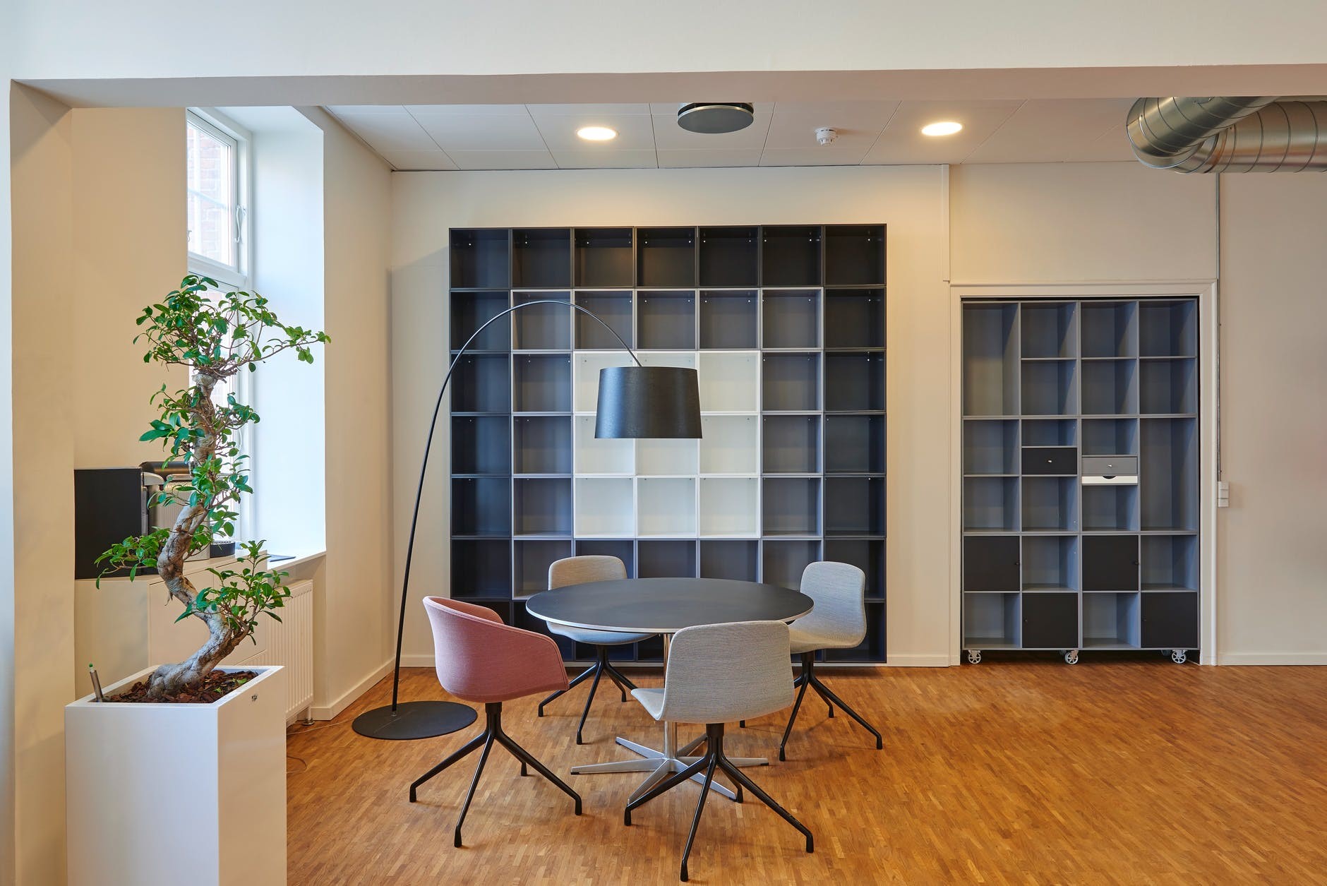 architecture-bookshelves-library-table-meeting room