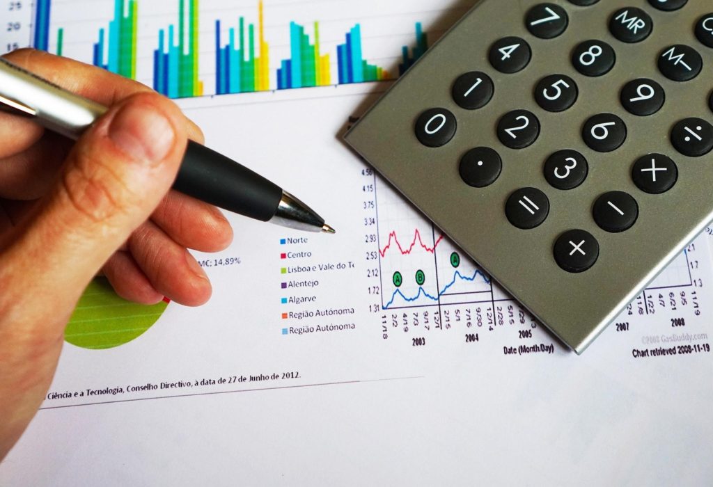 calculator-finance-reports