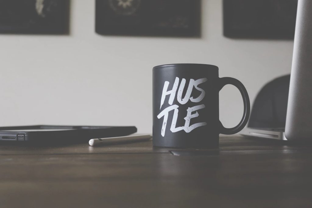hustle-mug-laptop