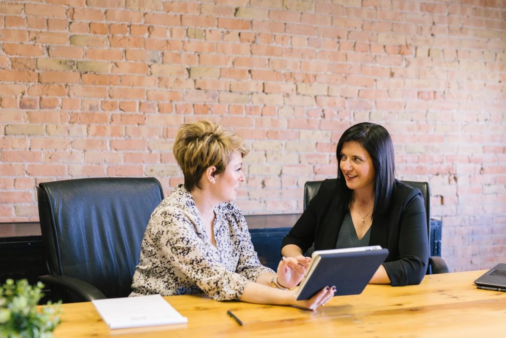 women-negotiation-meeting-discussion