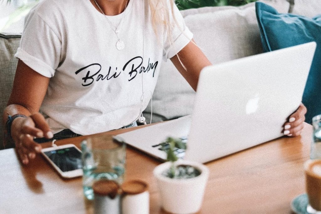 Bali Baby-women with laptop-entrepreneur