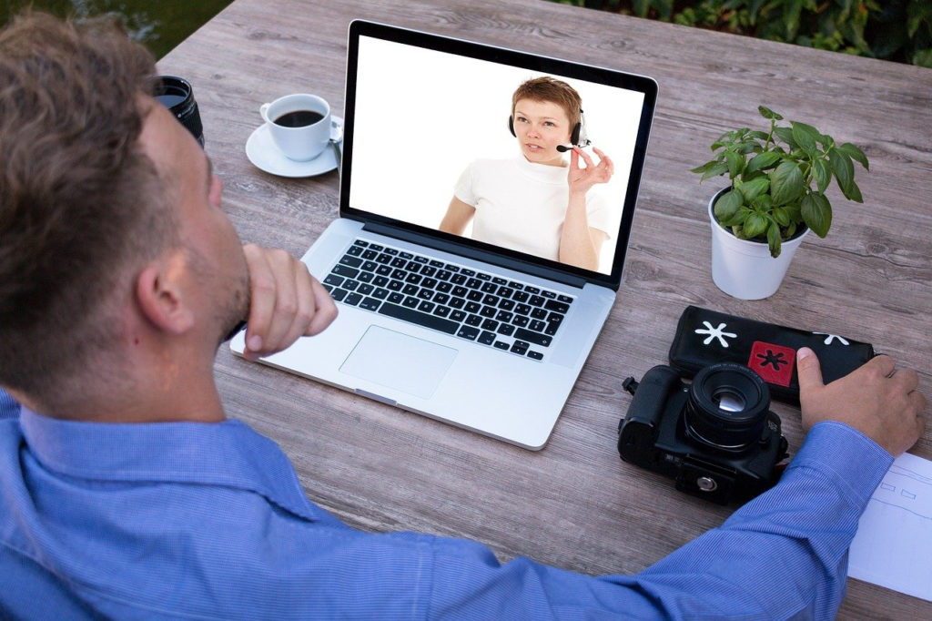 online service-business online-online meeting-laptop meeting