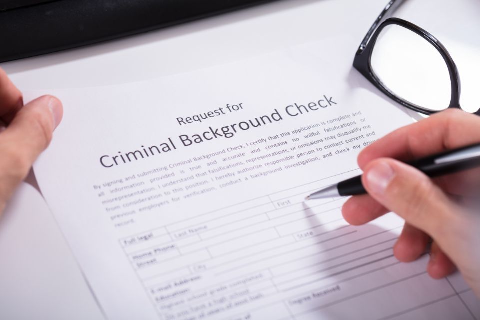 Why Retailers Should Perform Employee Background Checks