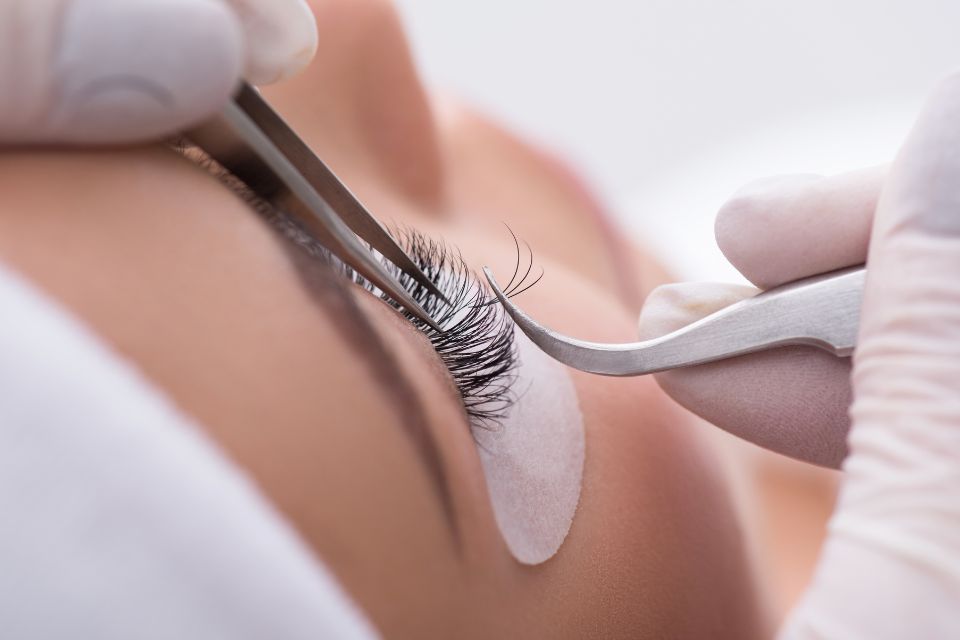 What Are Eyelash Extension Pads, and How Do You Use Them?