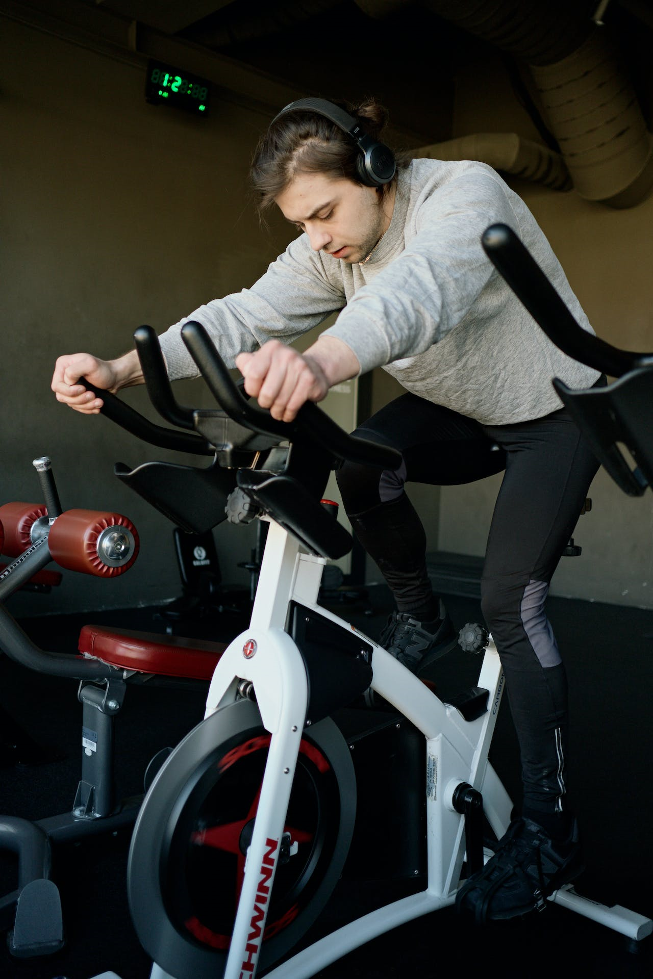 exercise bike-pexels-ivan-samkov