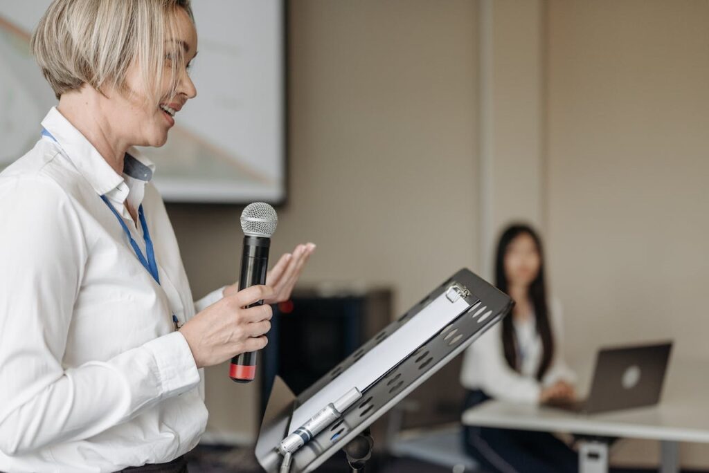 6 Tips to Help You Find Incredible Motivational Speakers