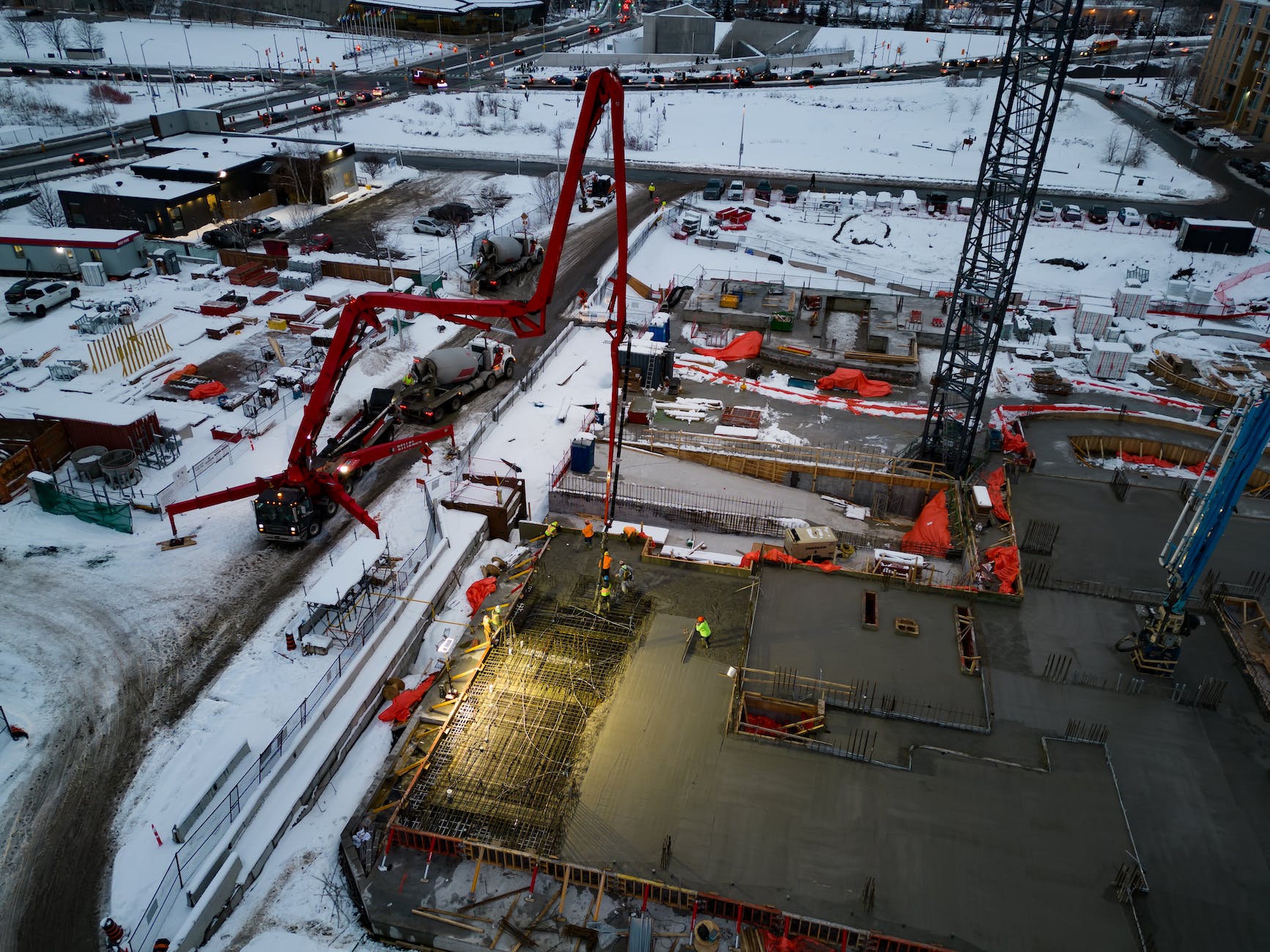 heavy machineries used in a construction site