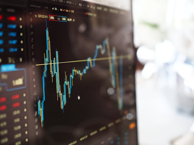 5 Tips to Help You Make a Living Trading Stocks