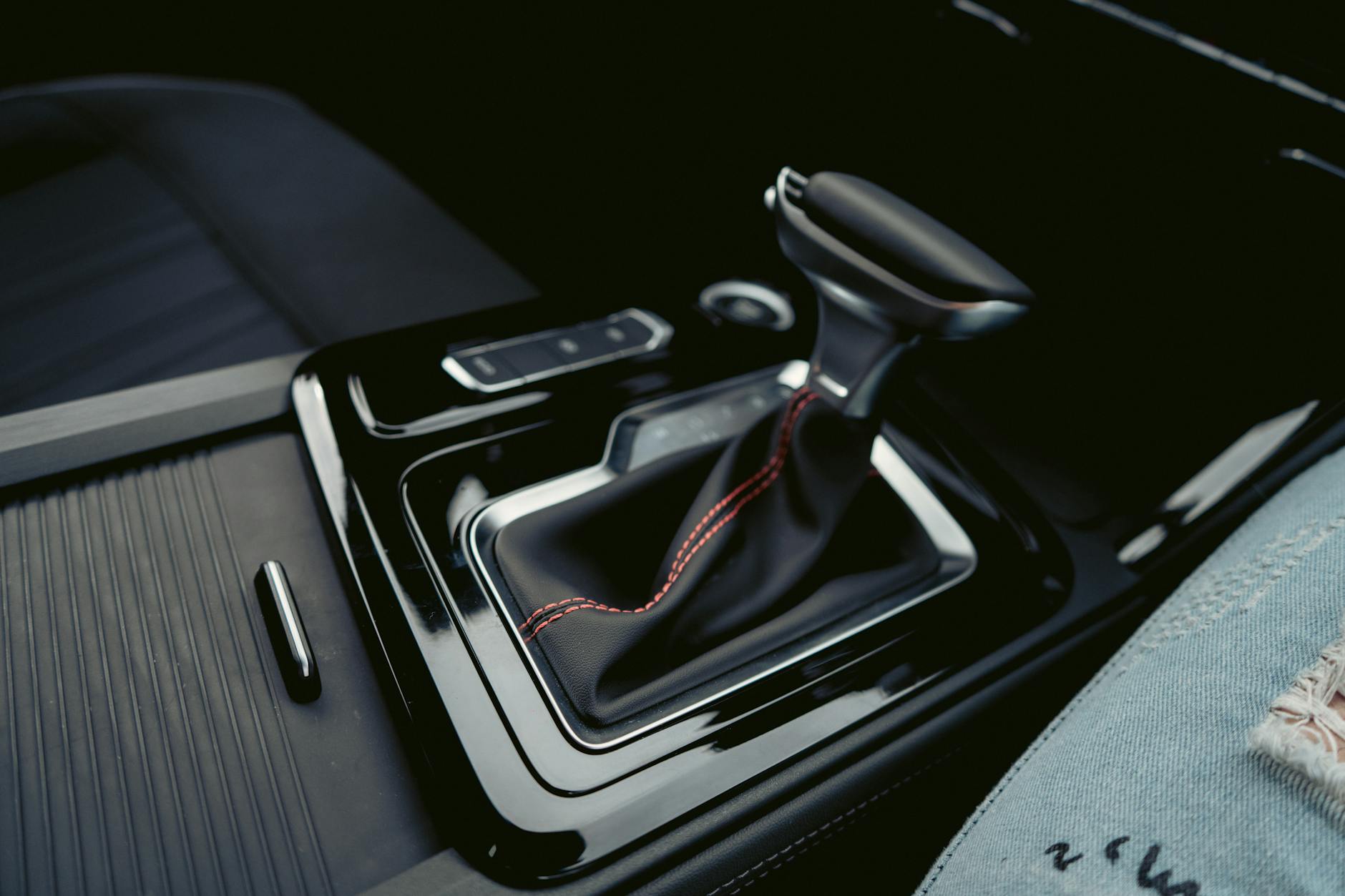 black gear shift lever