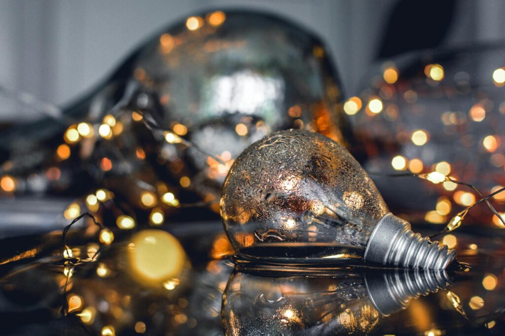 close up photography of bulb on water
