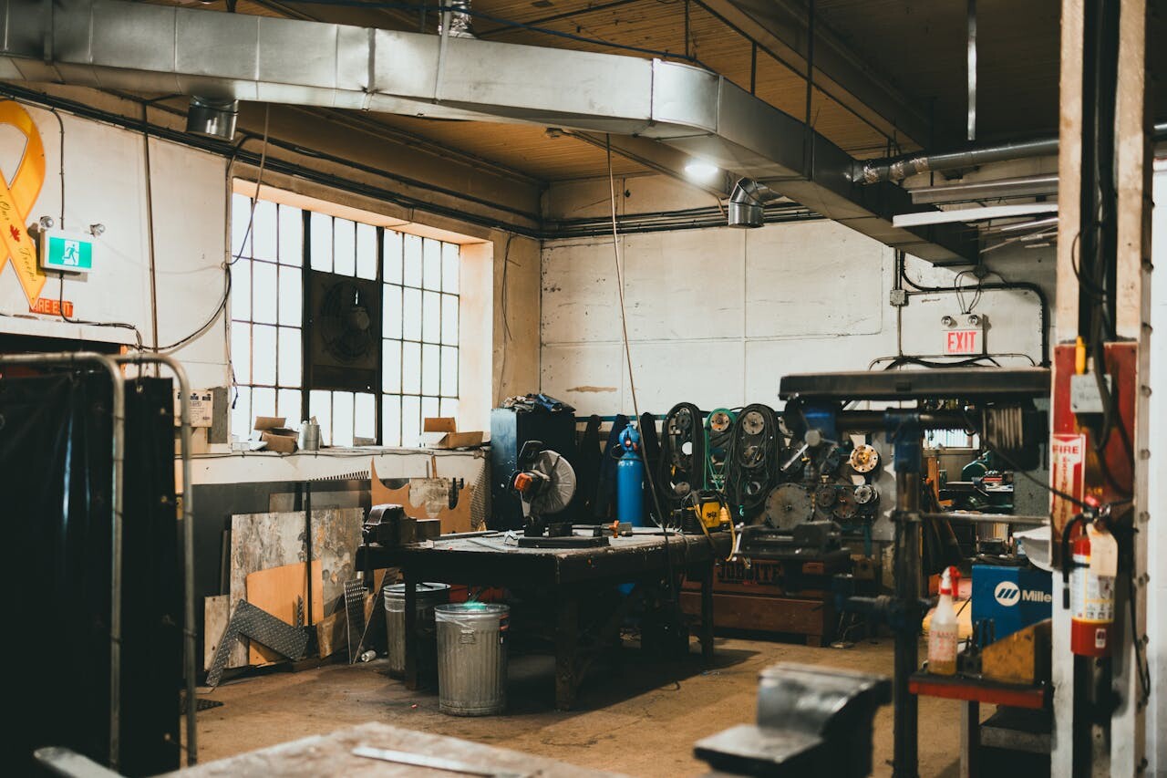 How Manufacturing Companies Can Keep Their Facilities Clean (1)