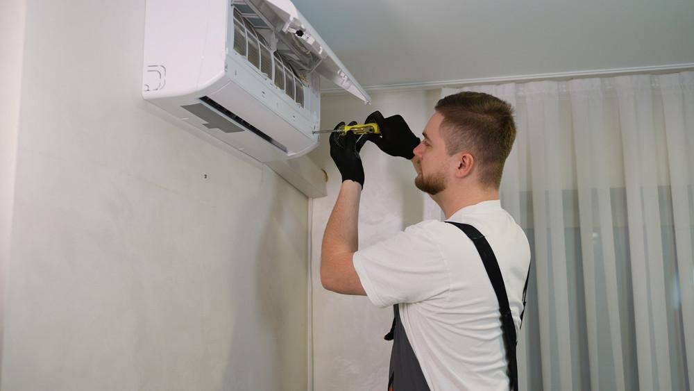 Hvac air conditioner and repairman